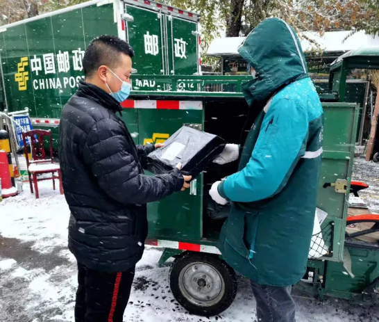 旺季遭遇雨雪天氣，國家郵政局呼吁多多理解和包容快遞小哥